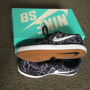 Nike SB shoes leaf print size EUR 37.5 or 6.5